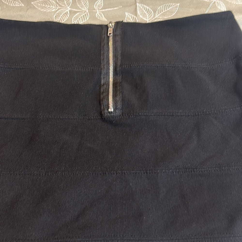 Ladies Seductions Mini Skirt. - Picture 4 of 7
